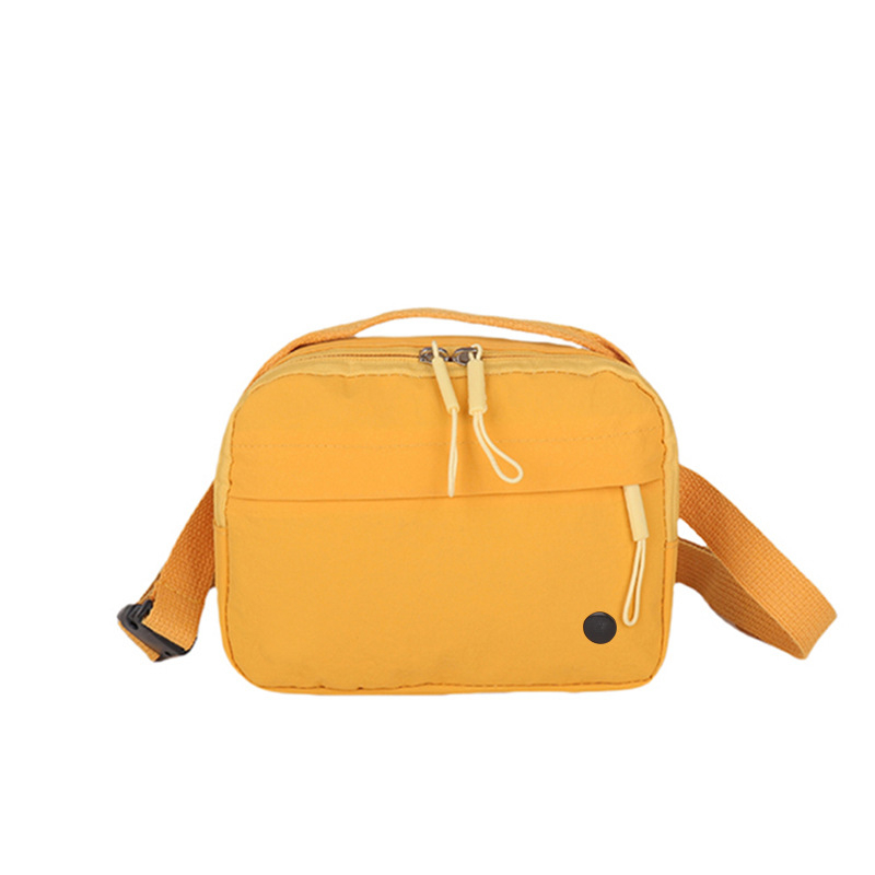 Női nylonos crossbody táska, vízszintes négyzet alakú, belső zseb telefon és személyi igazolvány számára, cipzáras záródás, poliészter bélés, mindennapi használatra