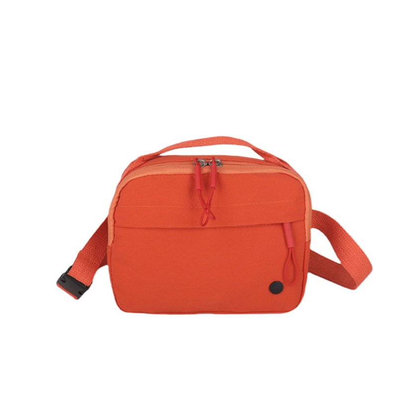 Női nylonos crossbody táska, vízszintes négyzet alakú, belső zseb telefon és személyi igazolvány számára, cipzáras záródás, poliészter bélés, mindennapi használatra