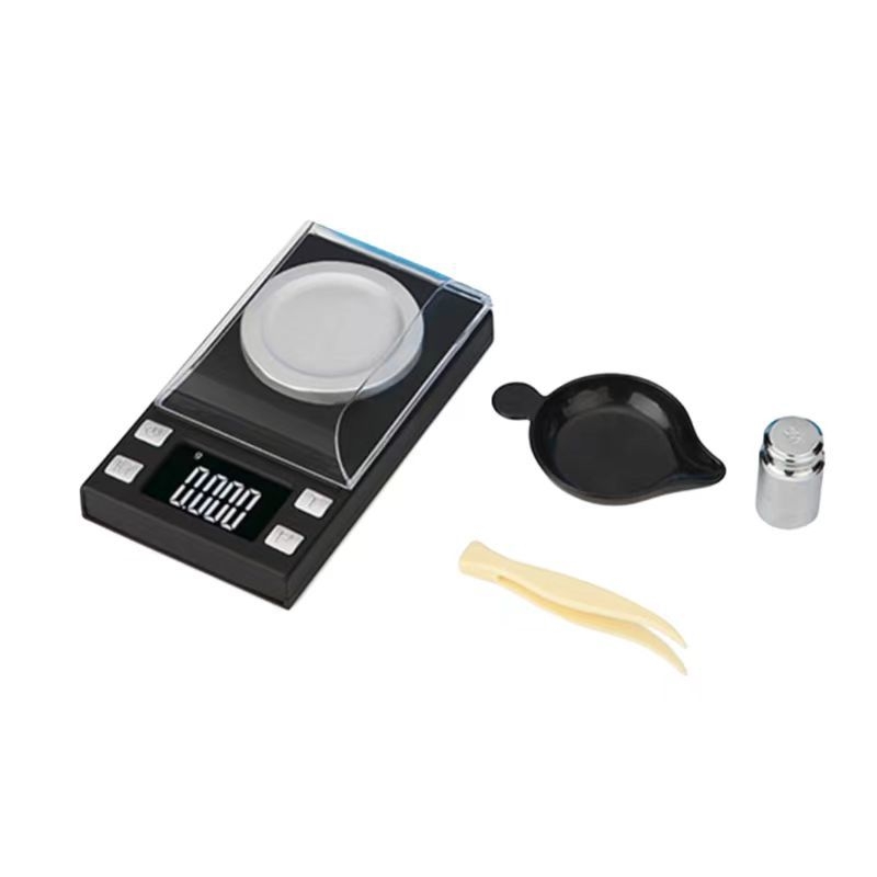 Mažas elektroninės juvelyrinių papuošalų svarstyklės, aukšta tikslumas 0.001 g, modelis 118; svėrimo diapazonai 20 g/0.001 g, 50 g/0.001 g, 100 g/0.001 g; elektroninis matavimo metodas; maitinamas dviem AAA baterijomis.