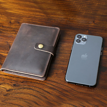 Unisex kelionėms skirtas paso dėklas iš tikros karvės odos su magnetiniu užsegimu — paso kišenė, kortelių ir ID kišenės, nuotraukų kišenė, galimybė suasmeninti logotipą