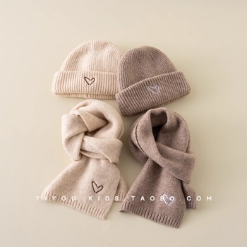 Gyerekeknek készült pulóver sapka – akril, kupola alakú csúcs, perem nélkül, meleg, hímzett, 2–4, 4–6 és 8–10 év