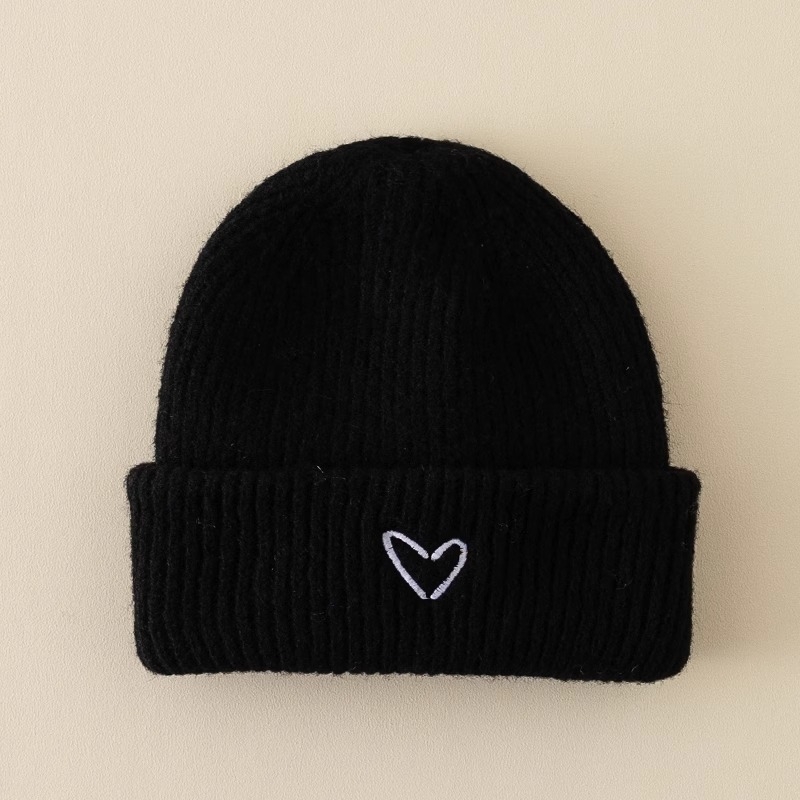 Gyerekeknek készült pulóver sapka – akril, kupola alakú csúcs, perem nélkül, meleg, hímzett, 2–4, 4–6 és 8–10 év