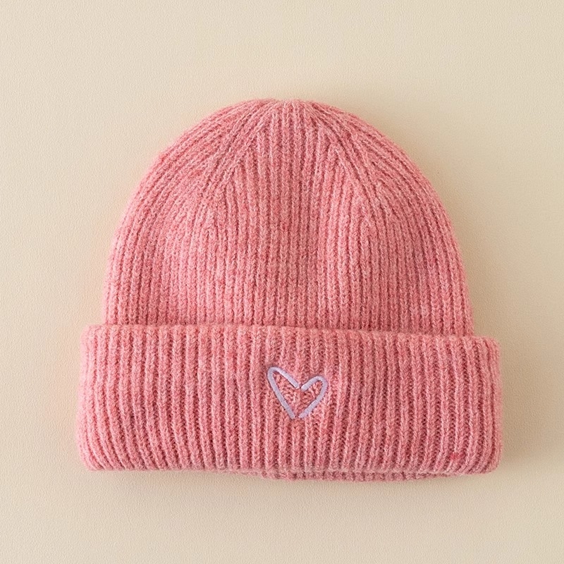 Gyerekeknek készült pulóver sapka – akril, kupola alakú csúcs, perem nélkül, meleg, hímzett, 2–4, 4–6 és 8–10 év