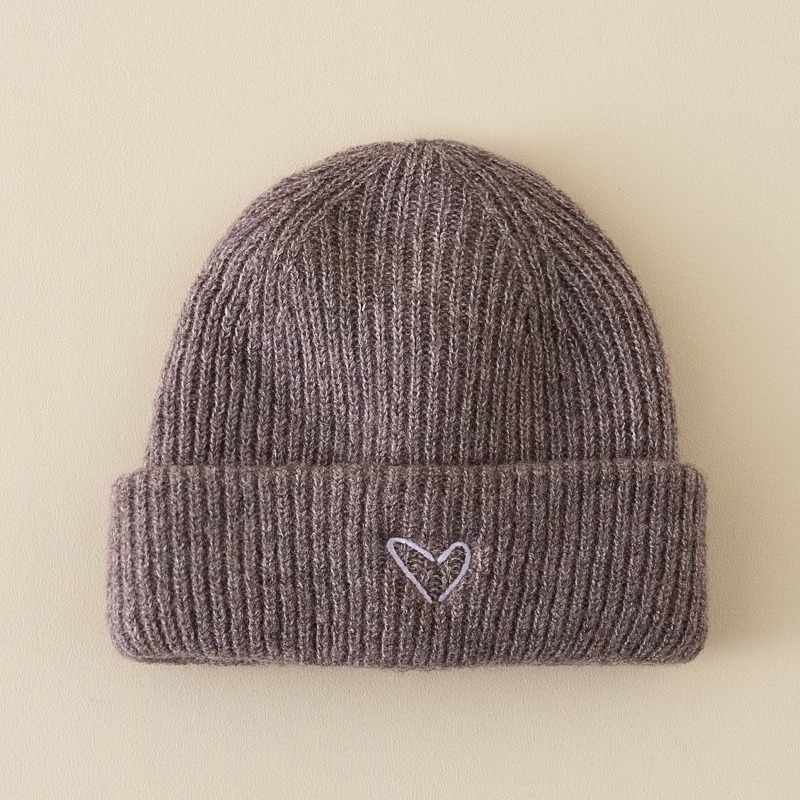 Gyerekeknek készült pulóver sapka – akril, kupola alakú csúcs, perem nélkül, meleg, hímzett, 2–4, 4–6 és 8–10 év