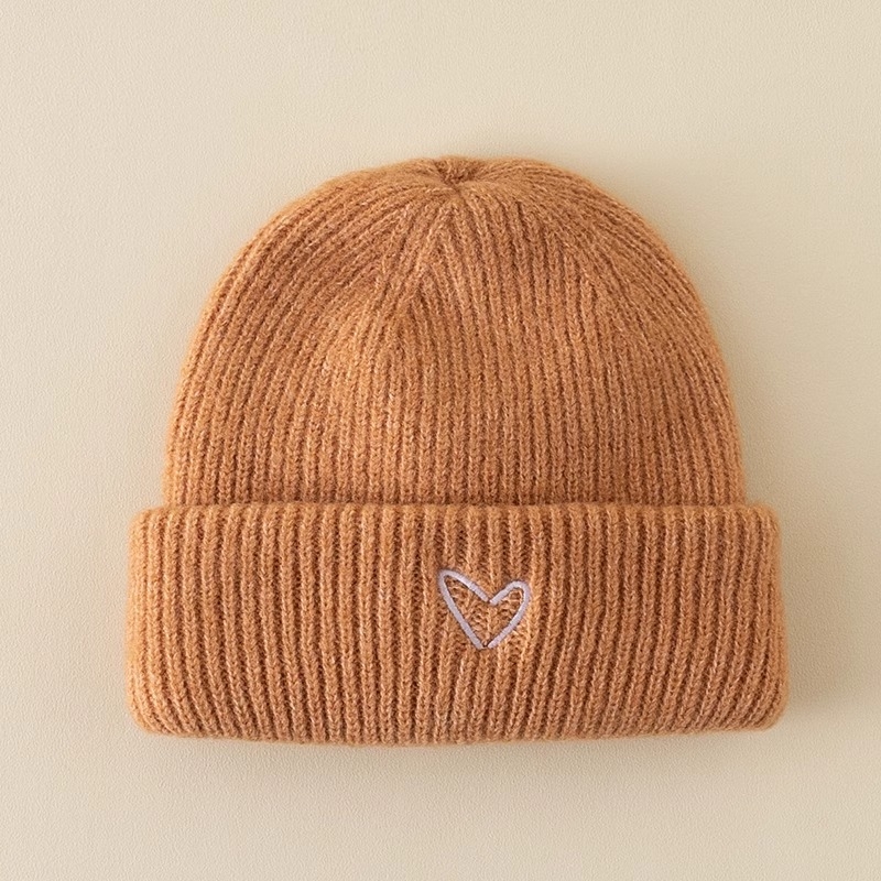 Gyerekeknek készült pulóver sapka – akril, kupola alakú csúcs, perem nélkül, meleg, hímzett, 2–4, 4–6 és 8–10 év