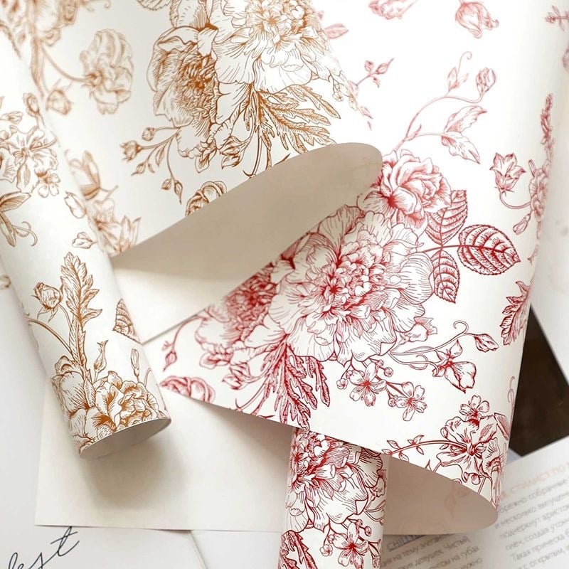 Dāvanu iepakojuma papīrs ar ziedu rakstu uz kraftpapīra, tintes druka, 10 loksnes