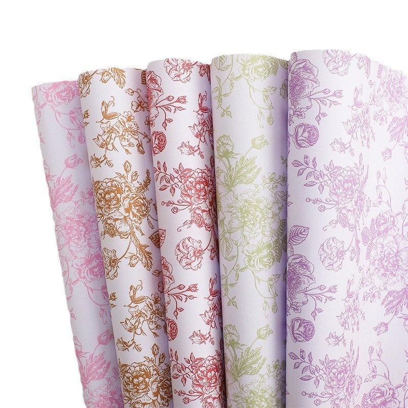 Dāvanu iepakojuma papīrs ar ziedu rakstu uz kraftpapīra, tintes druka, 10 loksnes