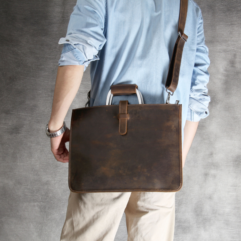 Férfi válltáska valódi bőrből – retro stílus, vízszintes négyzet alakú forma, cipzáras nyitás, belső rekesz ID-hez, telefonhoz és cipzáras zsebhez