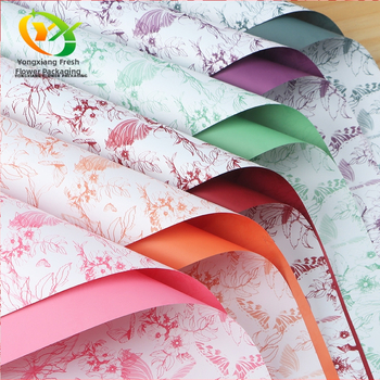 Gėlių įvyniojimo popierius, drugelių puokštės raštas, BOPP medžiaga, 20 lapų pakuotėje