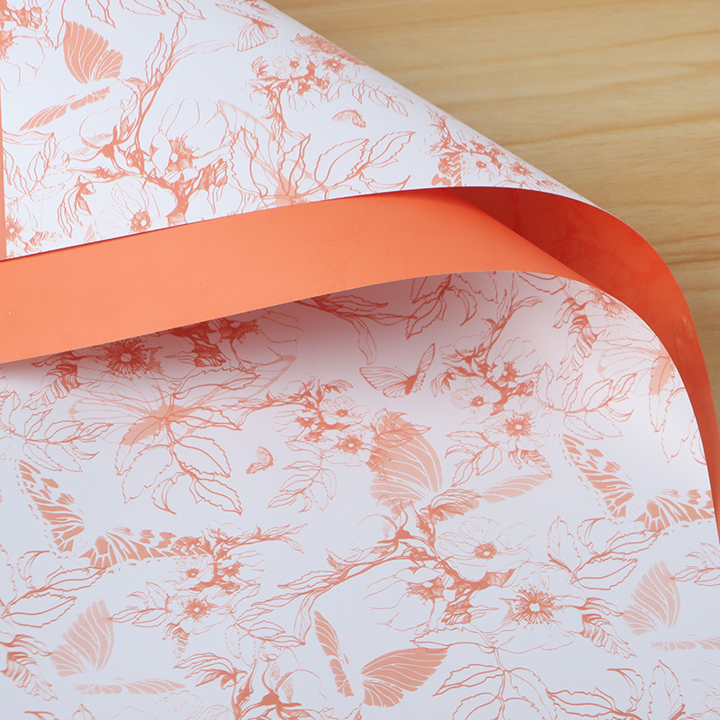 Gėlių įvyniojimo popierius, drugelių puokštės raštas, BOPP medžiaga, 20 lapų pakuotėje