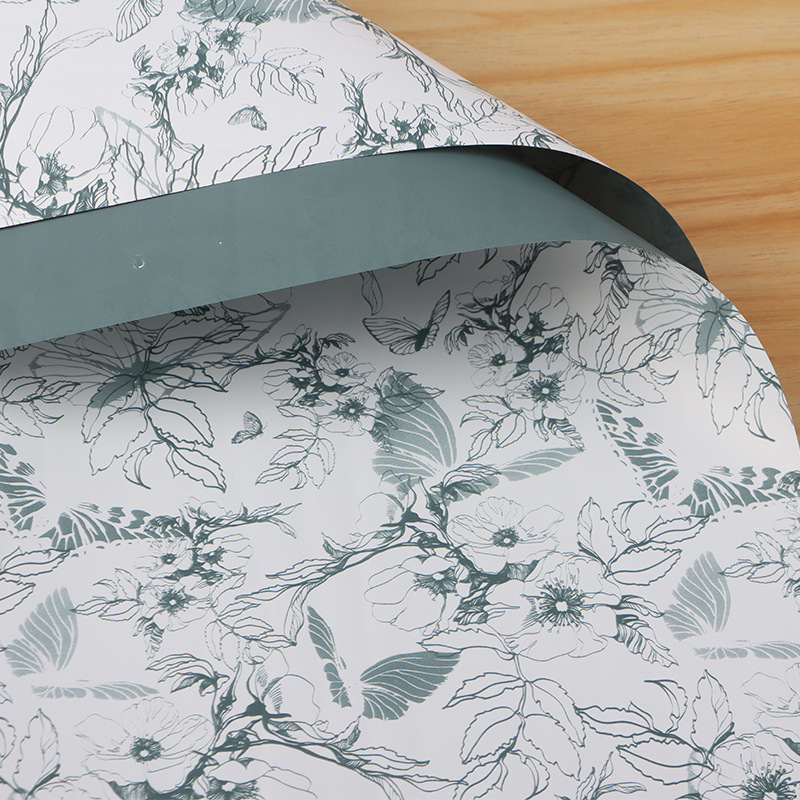 Gėlių įvyniojimo popierius, drugelių puokštės raštas, BOPP medžiaga, 20 lapų pakuotėje