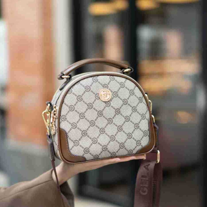 PVC anyagú kör alakú keresztbody táska, utcai stílus, poliészter bélés, kampó zár