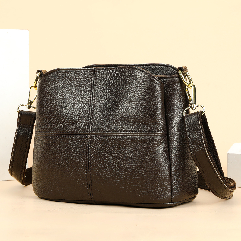 Női oldaltáska valódi bőrből, első réteg marhabőrből, bucket stílus, vízszintes négyzet alak, cipzáras zárás