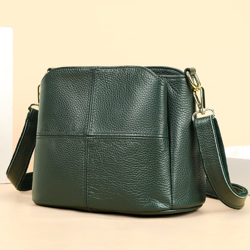 Női oldaltáska valódi bőrből, első réteg marhabőrből, bucket stílus, vízszintes négyzet alak, cipzáras zárás