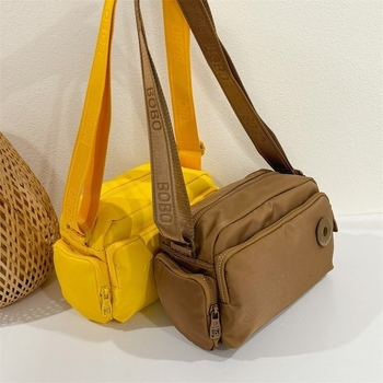 Bou bou vállon átvet táska, Oxford anyag, horizontális négyzet alak, cipzáras záródás, belső zsebek telefon és személyi igazolvány számára