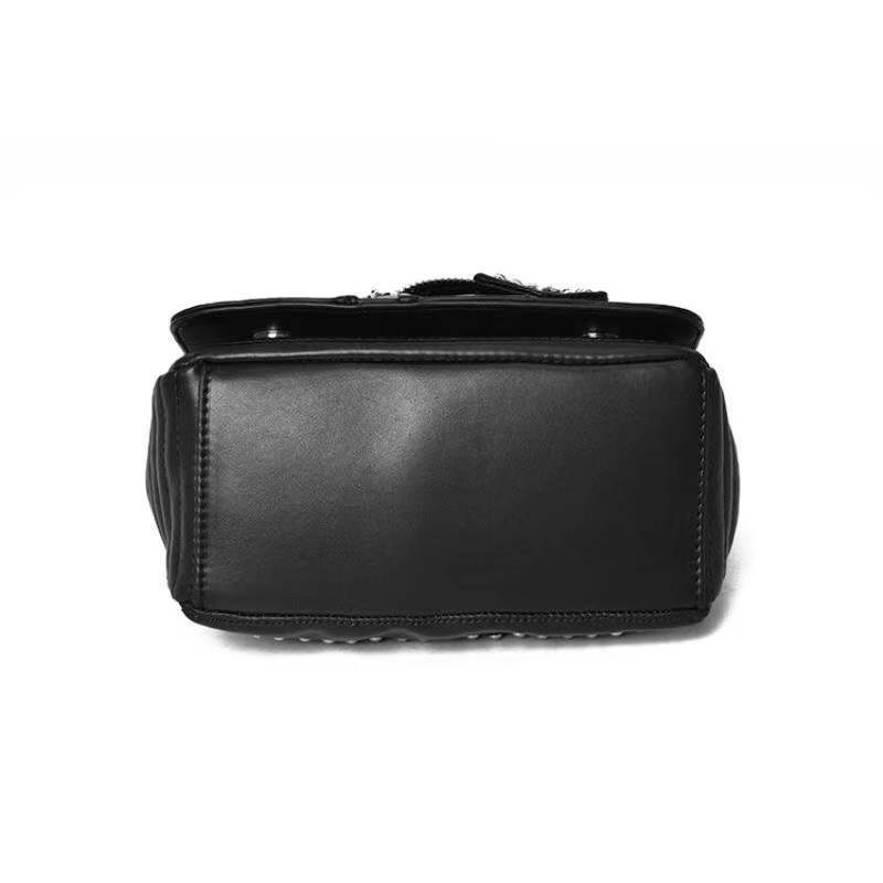 Holy Heron PU кросбоди чанта – малка квадратна, хоризонтална форма, тип затваряне: капак, пролет 2025