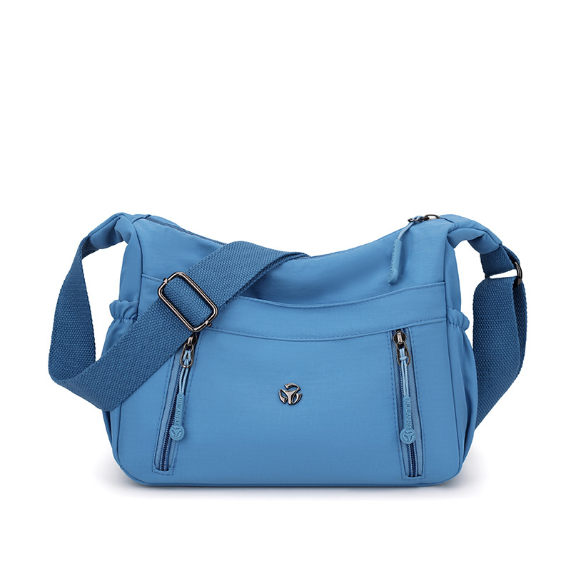 Mu Lan Fox Crossbody táska – Nylon, városi minimalizmus, horizontális négyzet alakú forma, cipzáras záródás, belső zsebek