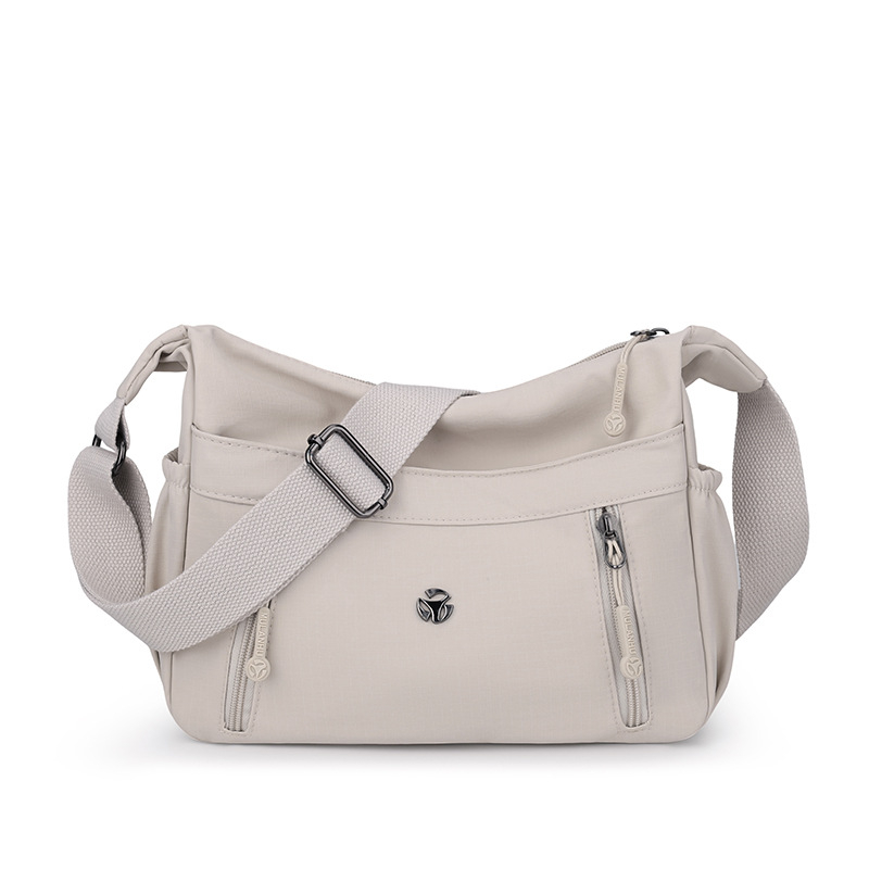 Mu Lan Fox Crossbody táska – Nylon, városi minimalizmus, horizontális négyzet alakú forma, cipzáras záródás, belső zsebek