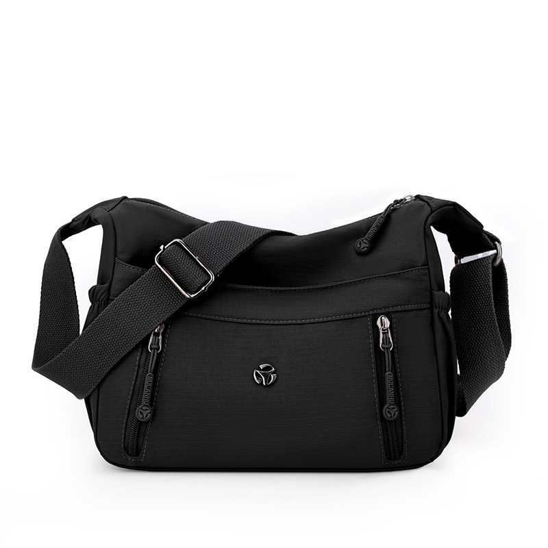 Mu Lan Fox Crossbody táska – Nylon, városi minimalizmus, horizontális négyzet alakú forma, cipzáras záródás, belső zsebek