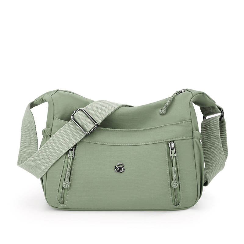 Mu Lan Fox Crossbody táska – Nylon, városi minimalizmus, horizontális négyzet alakú forma, cipzáras záródás, belső zsebek