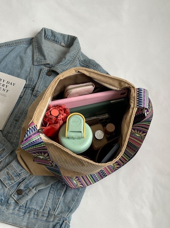 Дамска чанта от corduroy с голям капацитет — кръстосана през рамо чанта с цип, вертикална квадратна форма, вътрешни джобове: джоб с цип, джоб за телефон и джоб за ID