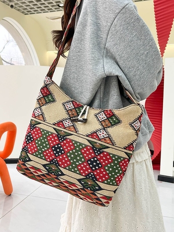 Жакардова тъкан за чанти и облекло — флорален дизайн, памук и лен; подплата полиестер; чанта dumpling; отваряне с цип; вътрешен джоб с цип