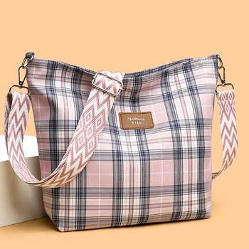 Crossbody táska, városi egyszerű stílus, nylon anyag, horizontális négyzet alakú forma, cipzáras nyitás, belső cipzáras zseb