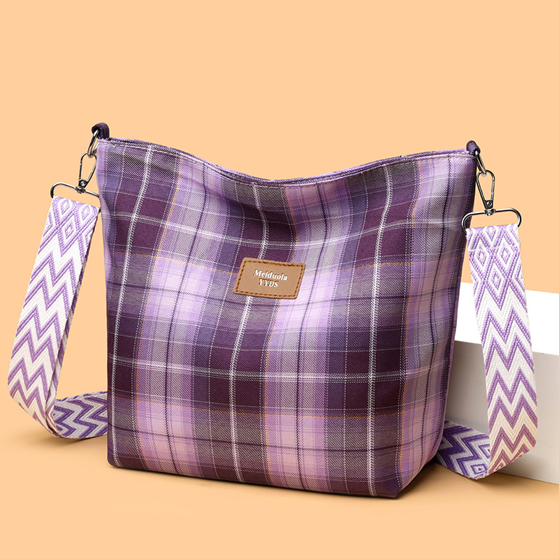 Crossbody táska, városi egyszerű stílus, nylon anyag, horizontális négyzet alakú forma, cipzáras nyitás, belső cipzáras zseb