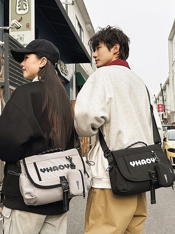 Найлонова раница, вертикална квадратна форма, покрито затваряне, една презрамка, полиестрова подплата, уличен стил