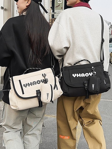 Найлонова раница, вертикална квадратна форма, покрито затваряне, една презрамка, полиестрова подплата, уличен стил