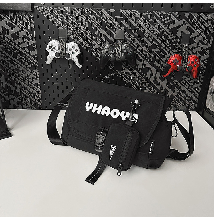 Найлонова раница, вертикална квадратна форма, покрито затваряне, една презрамка, полиестрова подплата, уличен стил