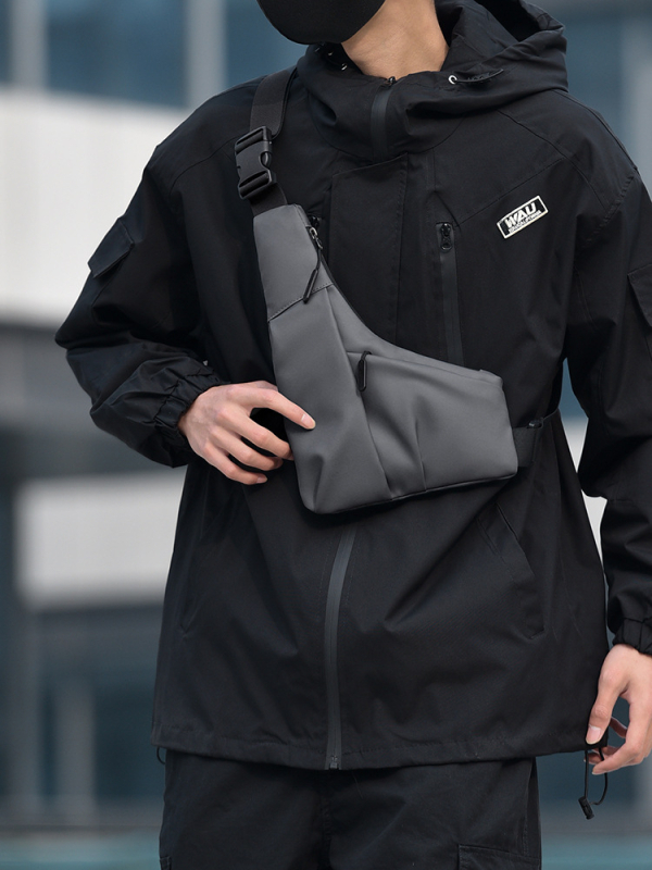 Мъжка поясна чанта за кръст, изработена от Oxford плат, водоустойчива и износоустойчива, подплата полиестер.