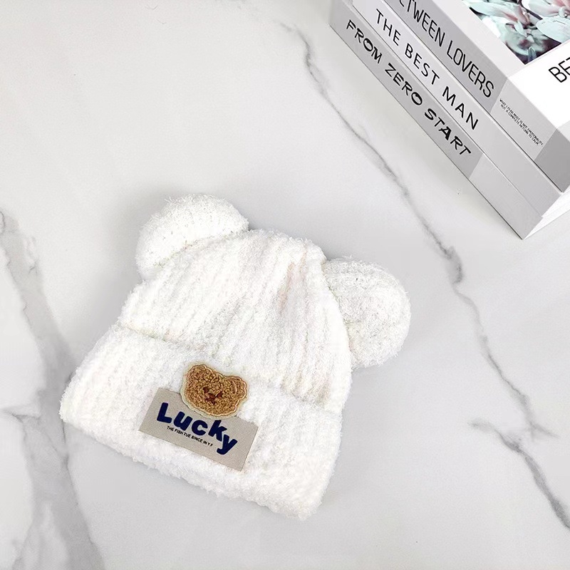 Bērnu adīta cepure ar lāčuka motīvu, 100% kokvilna, kupolveida augšdaļa, īss brims, saglabā siltumu un pasargā no vēja