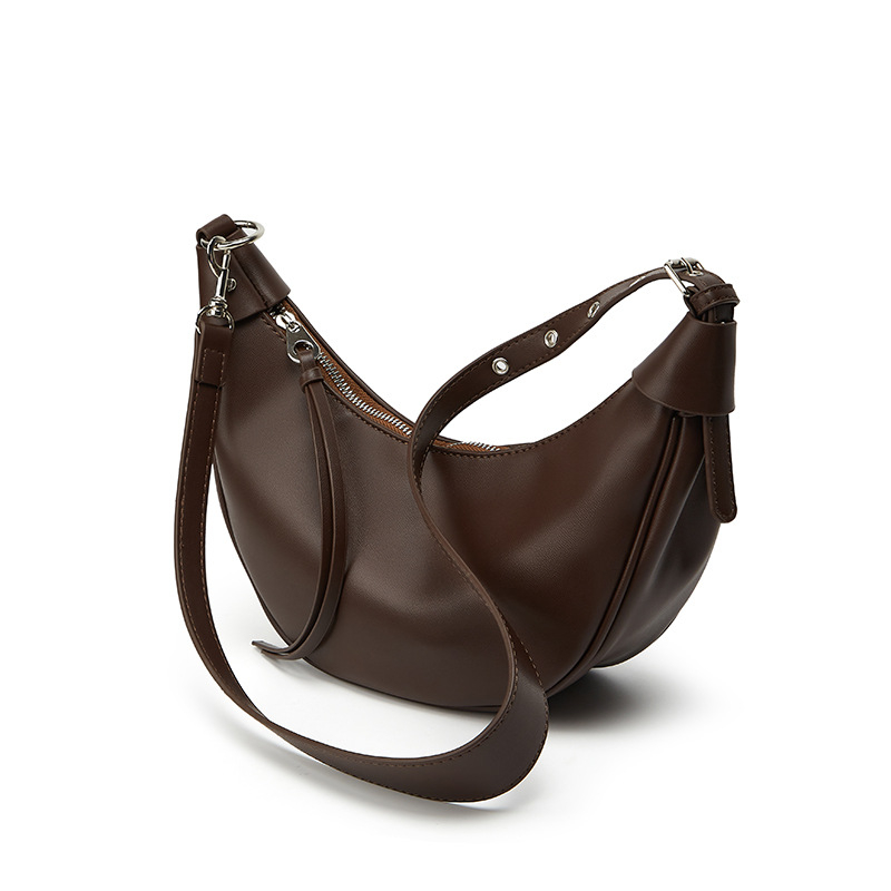 PU anyagú félhold alakú crossbody válltáska, cipzárral záródó, vízszintes négyzet alakú forma, belső cipzáras zseb és telefontartó zseb