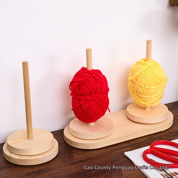 Ξύλινος περιτυλικτής κλωστών με περιστρεφόμενο κυλινδρικό στήριγμα — επιτραπέζια τοποθέτηση, πολυλειτουργικό, ξύλο/μπαμπού, μονοεπίπεδο ράφι