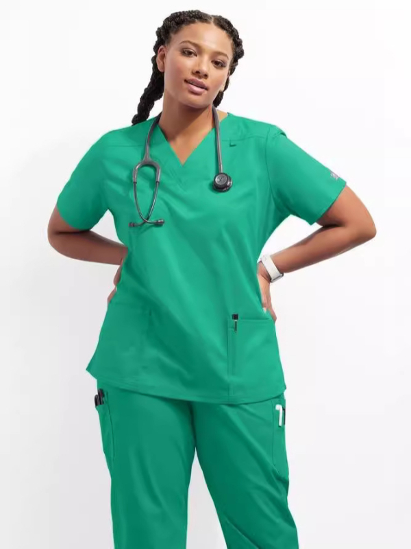 Dviejų dalių medicininis scrub komplektas: trumpomis rankovėmis viršus su V formos iškirpte ir kelnytės, poliesterio-elastano mišinio audinys, drėgmės valdymas, vasara/pavasaris/ruduo