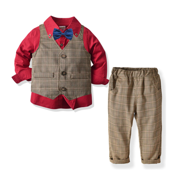 Σετ τεσσάρων τεμαχίων για αγόρια: διπλής στρώσης γιλέκο, ριγέ παντελόνια και πουκάμισο με γιακά, από 95% βαμβάκι, για ηλικίες 3–8 ετών.