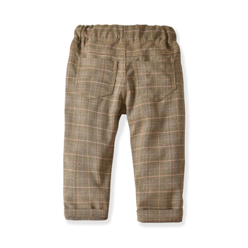 Σετ τεσσάρων τεμαχίων για αγόρια: διπλής στρώσης γιλέκο, ριγέ παντελόνια και πουκάμισο με γιακά, από 95% βαμβάκι, για ηλικίες 3–8 ετών.