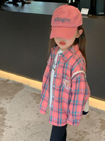 Παιδικό πουκάμισο, στυλ πριγκίπισσας, μακριά μανίκια, καρό μοτίβο, γιακάς με πέτο, Άνοιξη 2025.