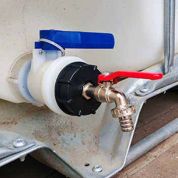 Komplet slavine od cinkovog legura s mlaznicom za vodu i poklopcem adaptera bačve - model ML.02B1234; materijal: cinkov legura; nikl premaz; jednoručni upravljač; navoja instalacija; nominalni tlak 1,6 MPa; radna temperatura 10–90°C