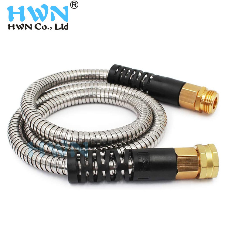 Nerūsējošā tērauda dārza šļauka, elastīga un izturīga; ABS pistoles galva un ABS rokturis; izsmidzināšanas attālums 10 m; darba spiediens 600-800; piemērots automašīnu mazgāšanai, laistīšanai, ziedu tīrīšanai un dārza apūdeināšanai.