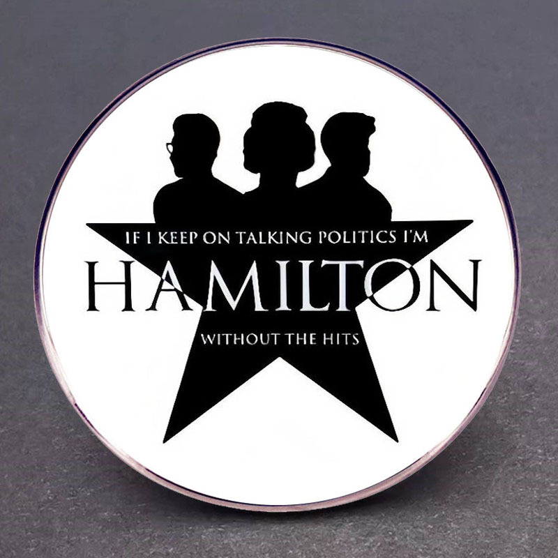 Hamilton mūzikas skatuves broš – sakausējums, oriģināls karikatūras dizains, elektroplakēts pārklājums, universāls aksesuārs