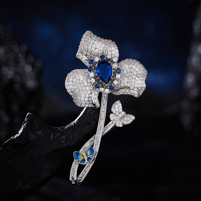 Brošs no vara – Liyu Jewelry; stils: ziedu brošs, viegls luksusa stils; pārklājums: elektroplating; forma: zieds