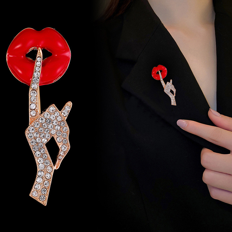 Lūpu motīva broša - cinka sakausējums, elektrogalvanizācija, personīgais stils, dekorācija, unisex