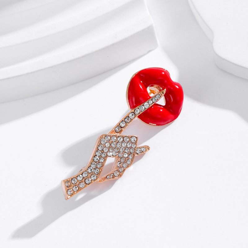 Lūpu motīva broša - cinka sakausējums, elektrogalvanizācija, personīgais stils, dekorācija, unisex