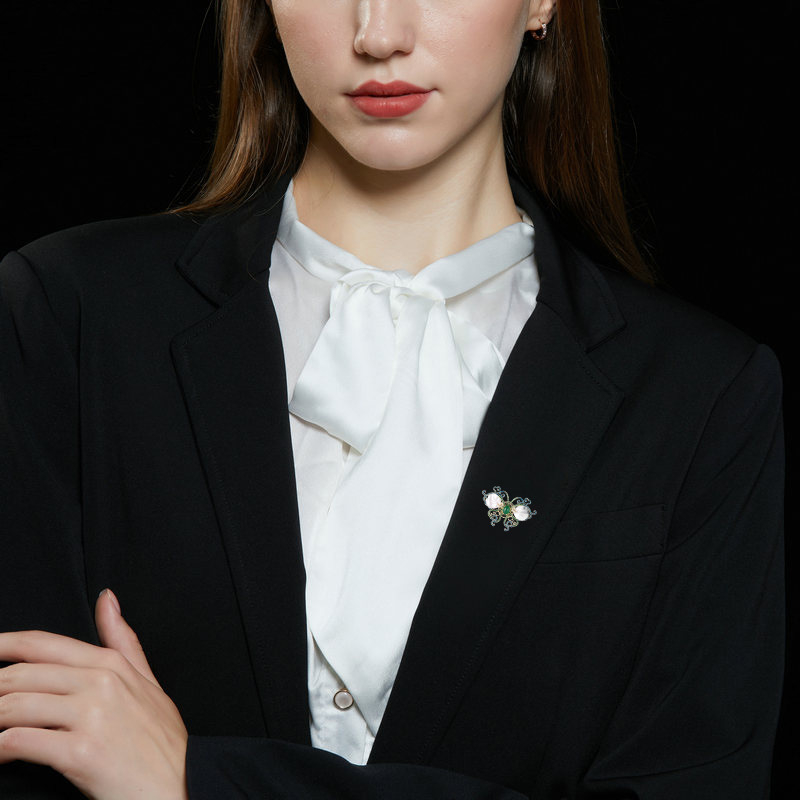 Emaljēta tauriņa broš uz vara pamats, kukaiņa forma, elektroplatinga apdare, retro stils