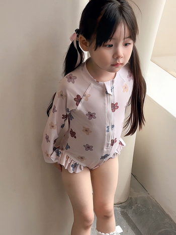 Tüdrukutele pikkade varrukatega ujumistrikood — lilleline muster, 100% polüester, ujumiseks, vanus 1–8 aastat