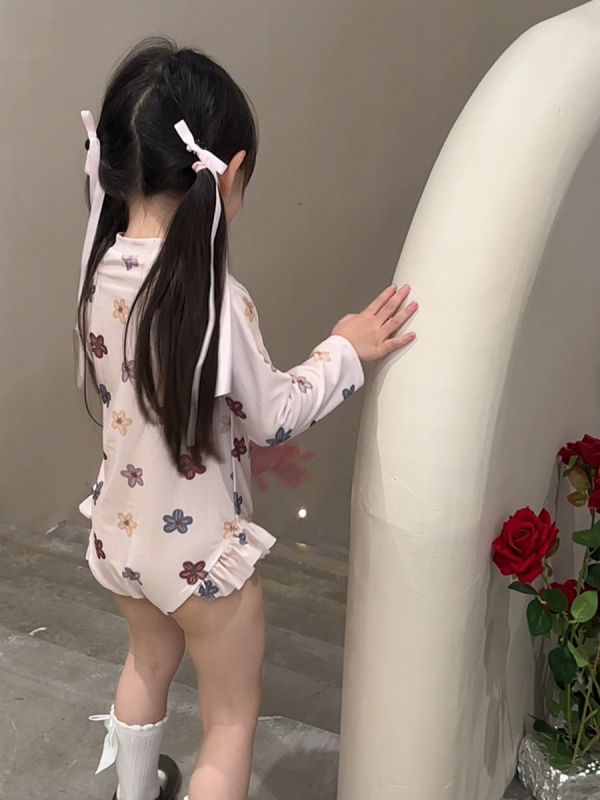 Tüdrukutele pikkade varrukatega ujumistrikood — lilleline muster, 100% polüester, ujumiseks, vanus 1–8 aastat