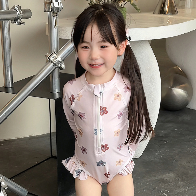 Tüdrukutele pikkade varrukatega ujumistrikood — lilleline muster, 100% polüester, ujumiseks, vanus 1–8 aastat