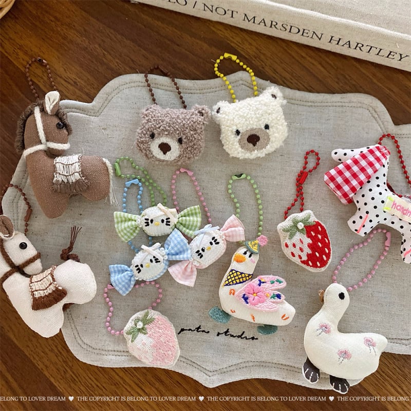 Koreai stílusú kulcstartó szövet állat- és gyümölcsmotívumokkal, kézzel varrt, kevert anyagok, 2025 nyár